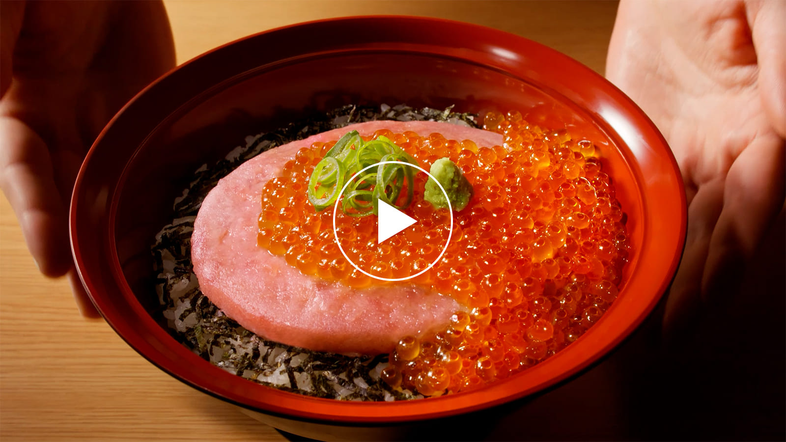 いくらまぐろたたき丼